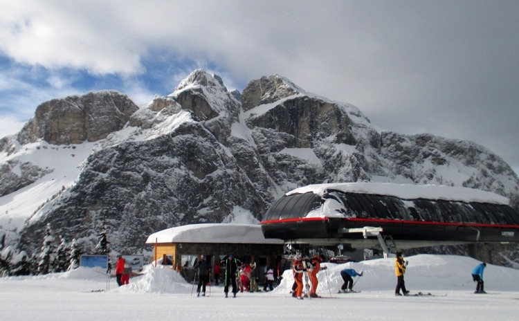 Il Monte Civetta in veste invernale ripreso dal Col dei Baldi.